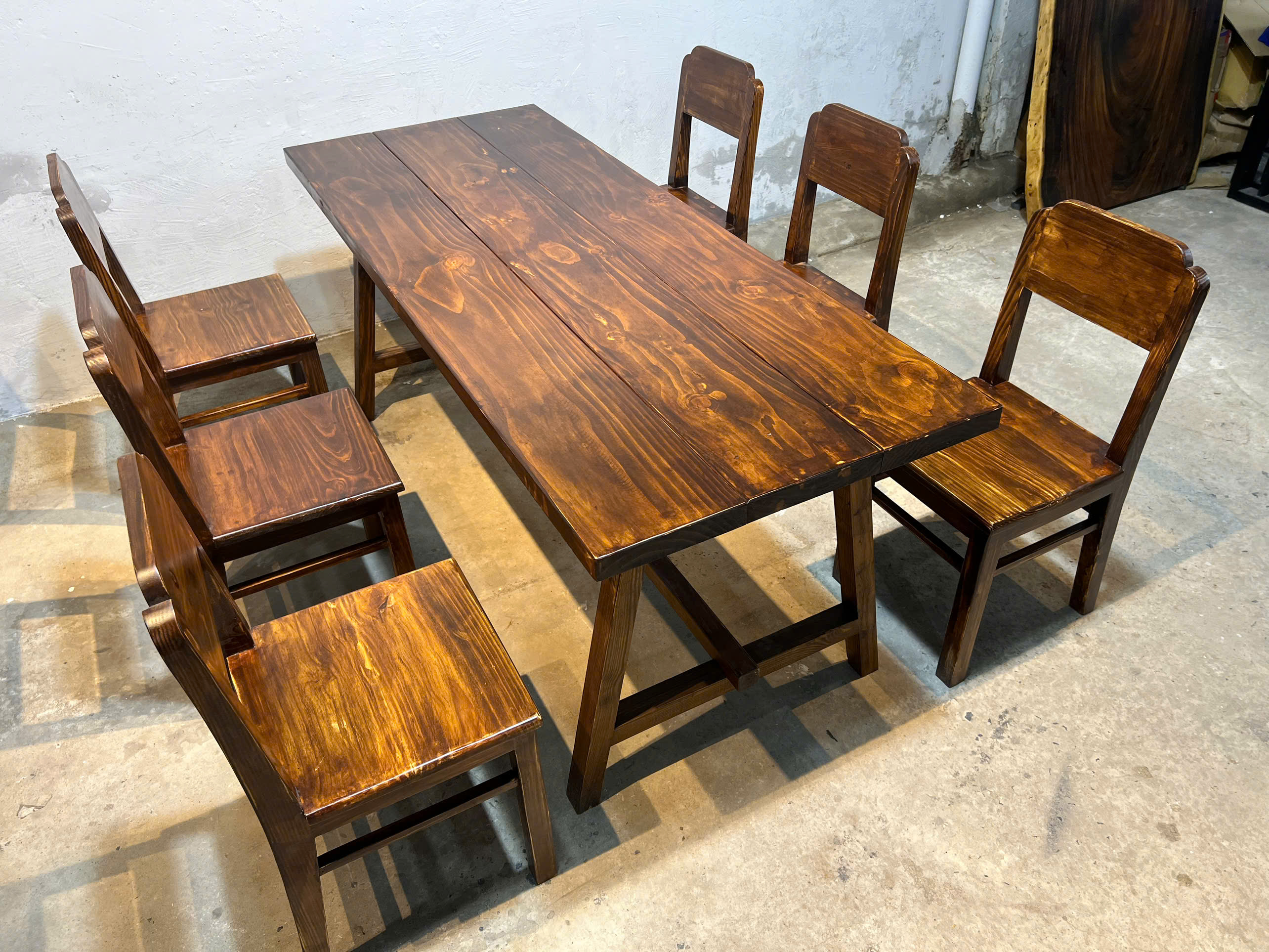 Bộ bàn ghế gỗ thông 1m6 + 6 ghế tựa G8 – Sang trọng, chắc chắn cho quán ăn