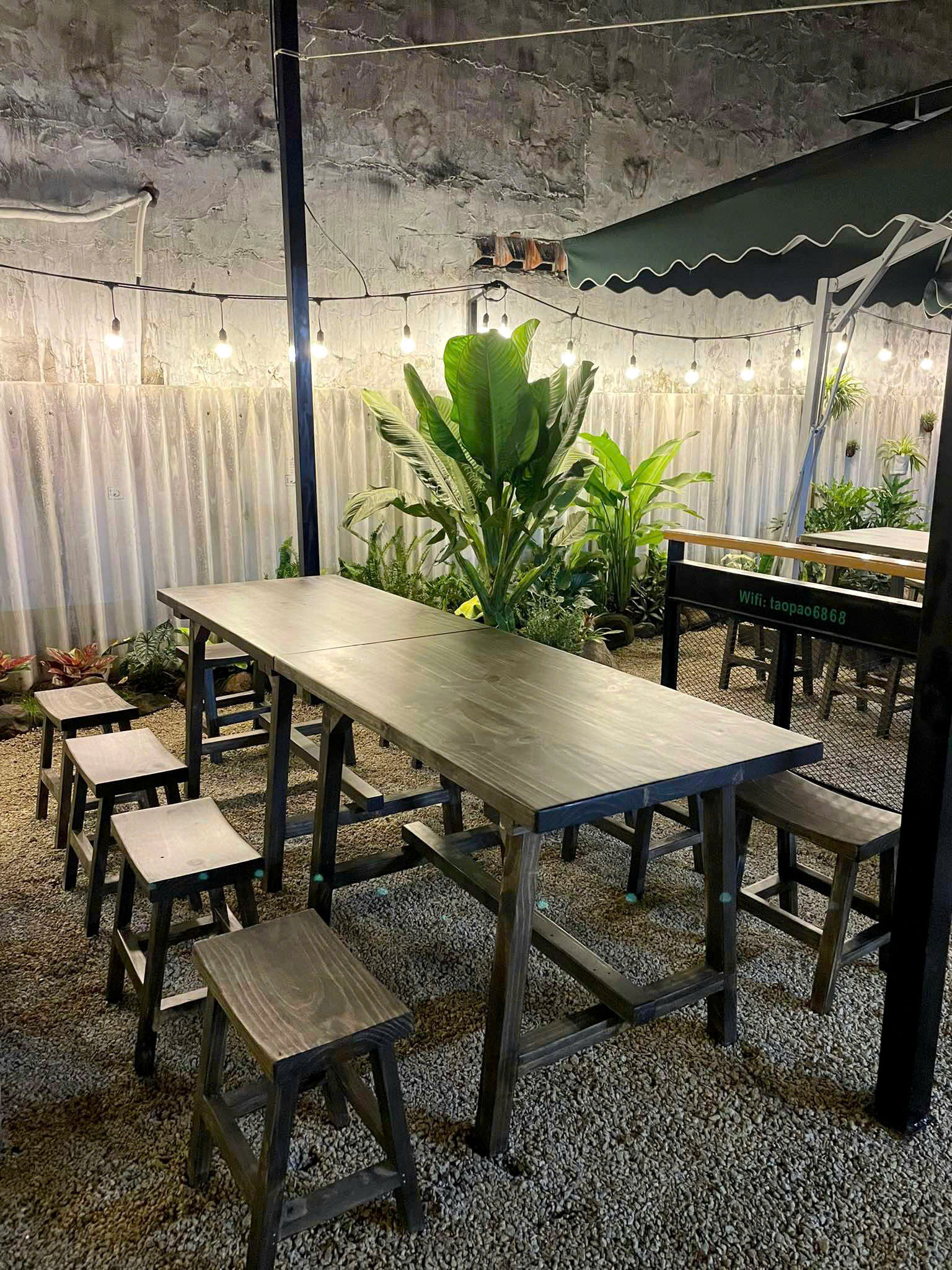 Bộ bàn gỗ thông 1m2 x 70cm + 4 ghế đôn – Gọn gàng, tiện lợi cho quán ăn