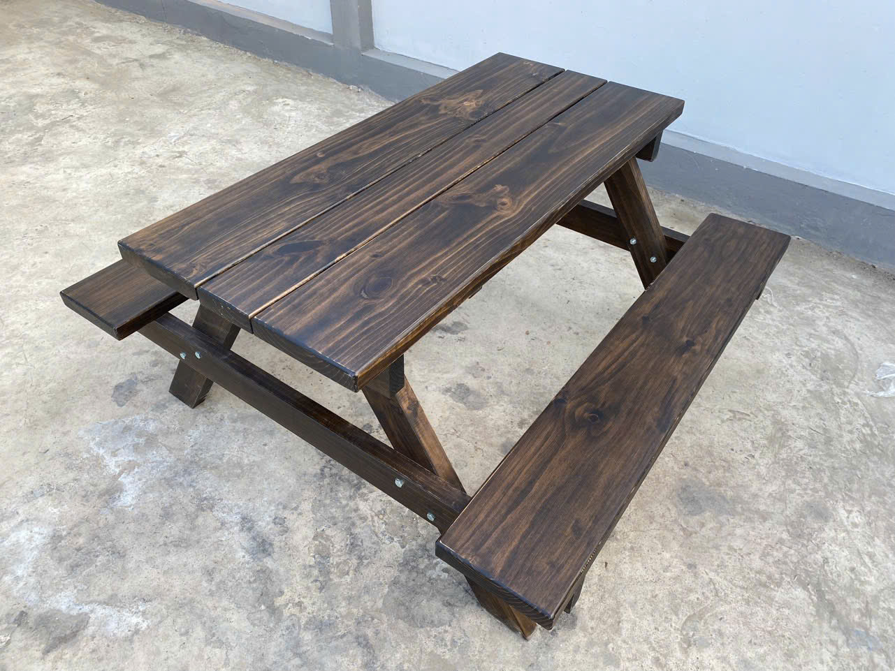 Bộ Bàn Gỗ Thông Băng Liền Chữ A 1m4 – Giải Pháp Gọn Gàng Cho Quán Nhậu