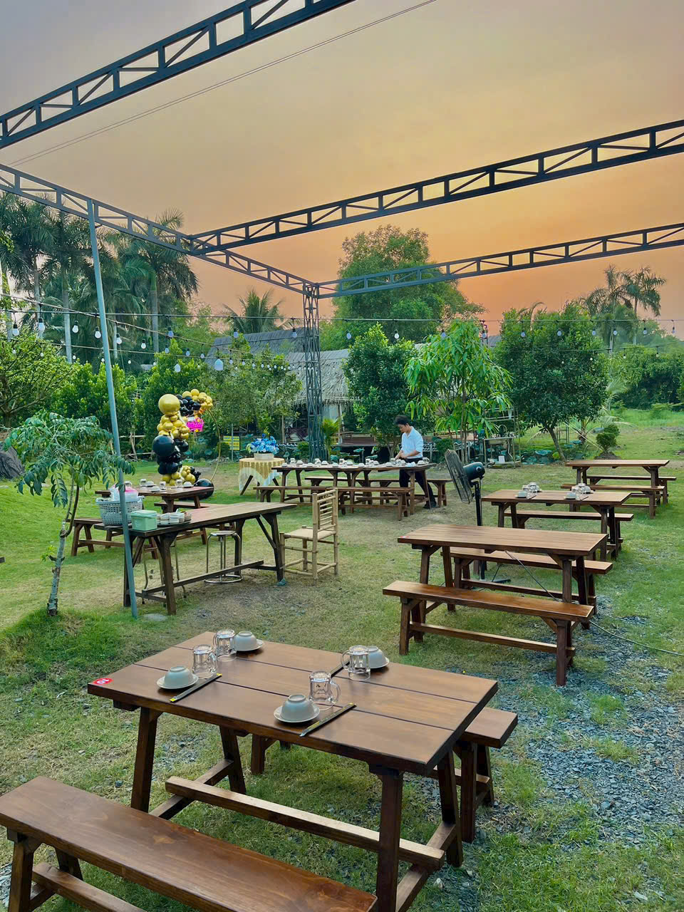 Bàn ghế gỗ thông quán ăn 1m2 x 70cm – Đẹp, bền, giá tại xưởng